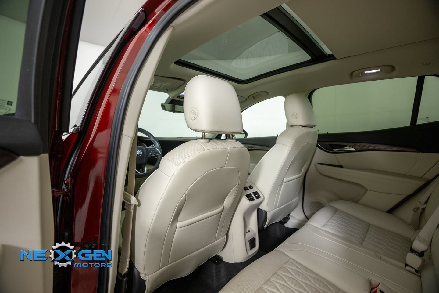 Used 2022 Buick Envision Avenir w/ Technology Package II FWD image 29
