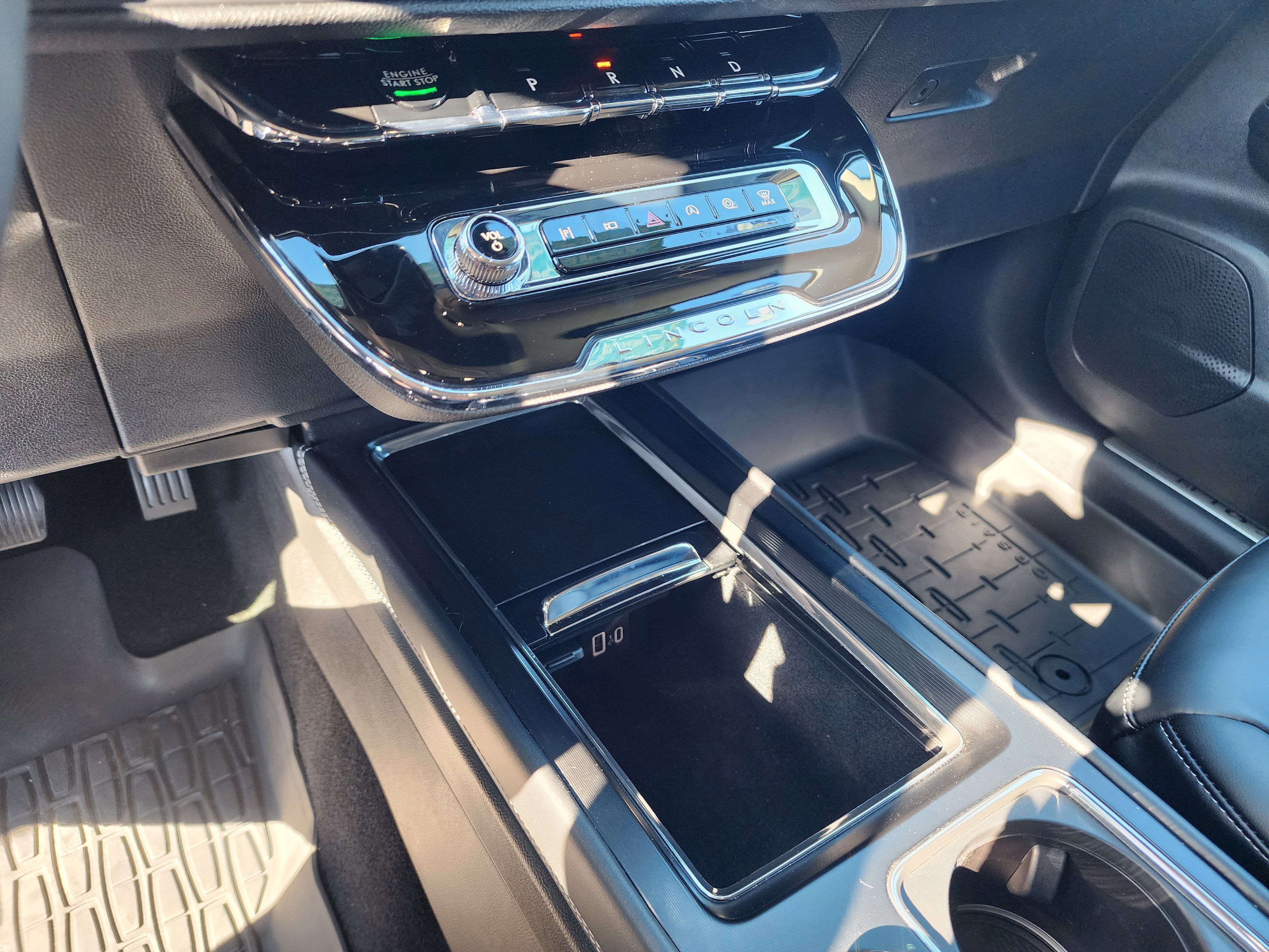 Used 2025 Lincoln Corsair FWD image 33