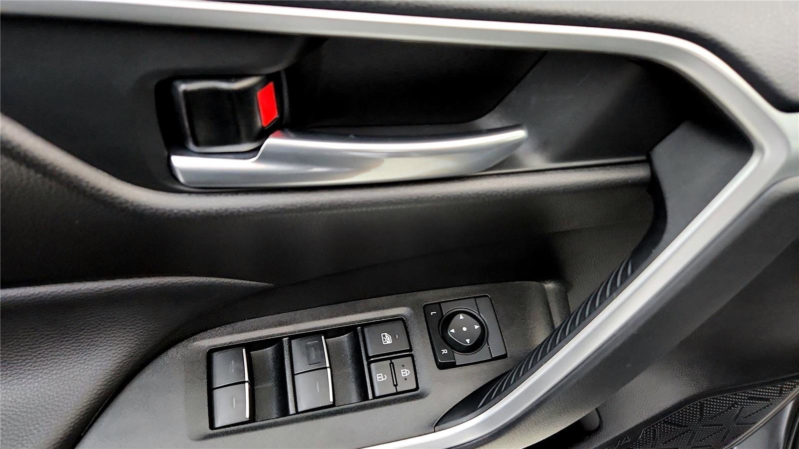 Used 2025 Toyota RAV4 XLE w/ Convenience Package image 20