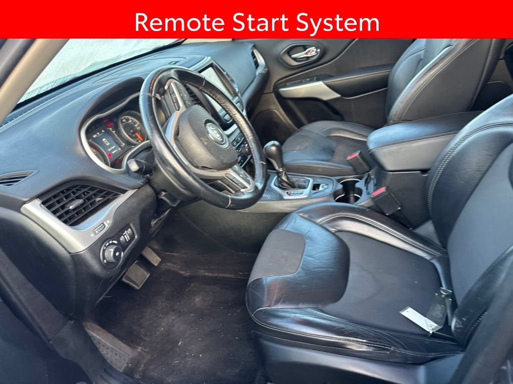 Used 2018 Jeep Cherokee Latitude Plus w/ Cold Weather Group AWD/4WD image 5