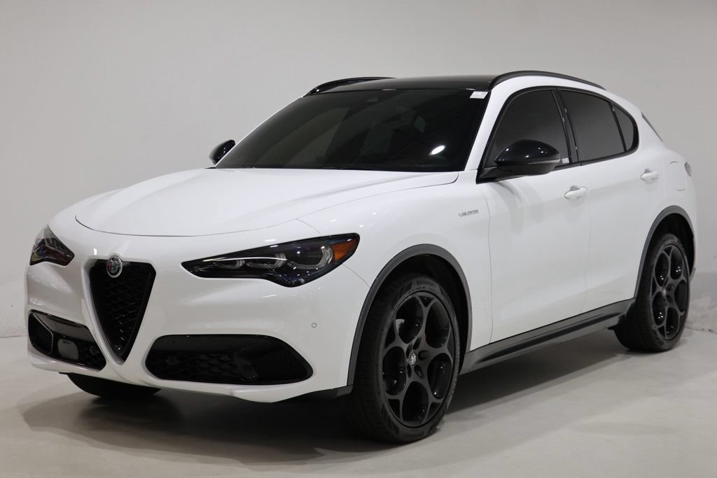 Used 2024 Alfa Romeo Stelvio Veloce AWD/4WD image 3