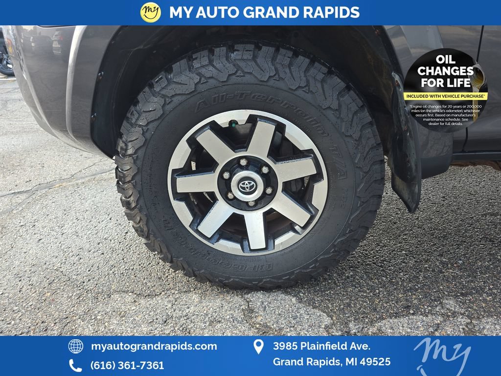 Used 2017 Toyota 4Runner TRD Off-Road Premium AWD/4WD image 29