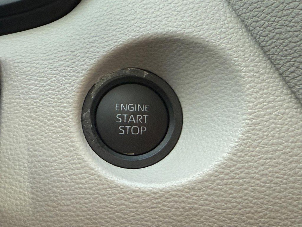 Certified 2025 Toyota Corolla Cross LE image 15