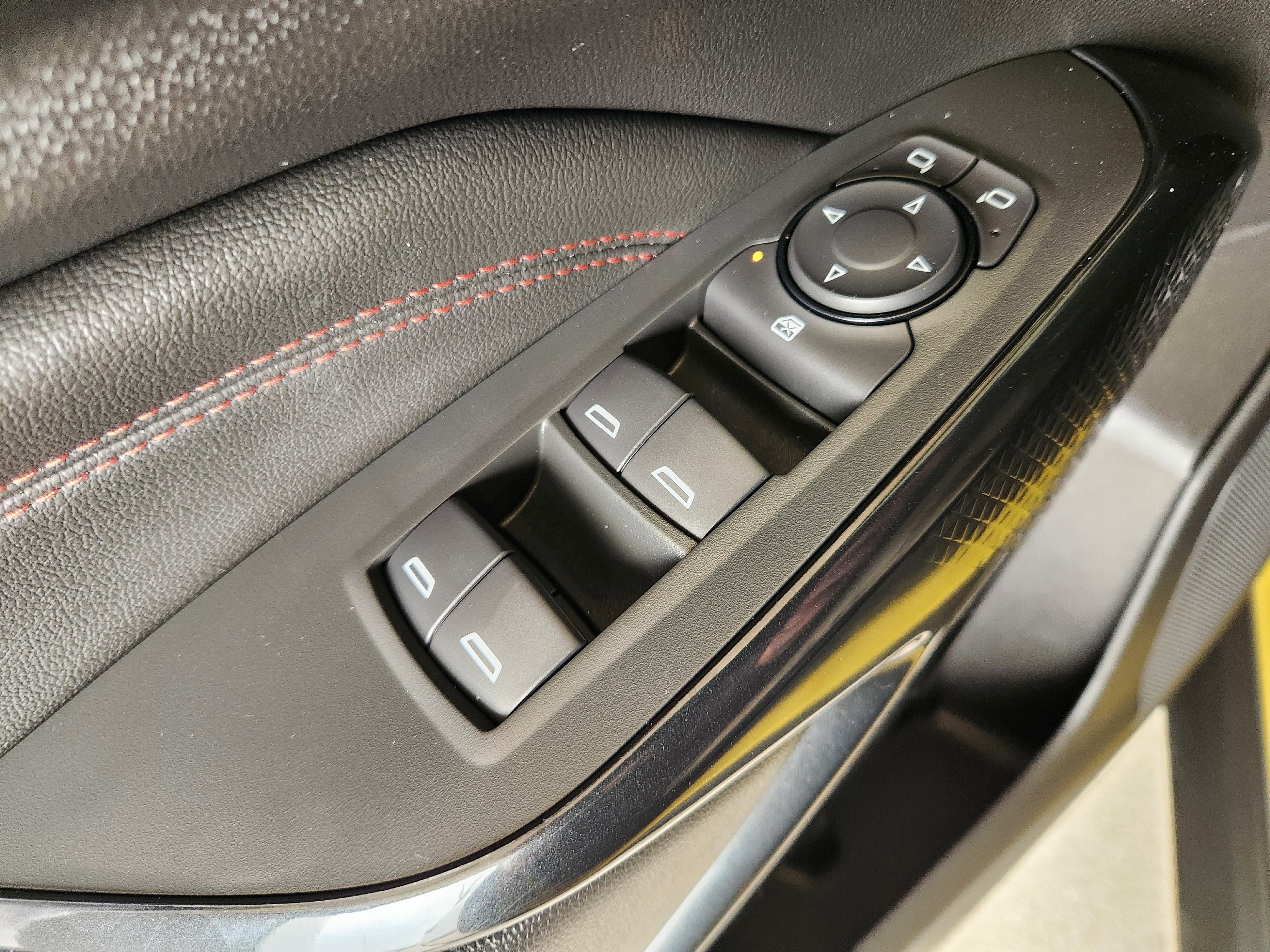 Certified 2024 Chevrolet Trax RS w/ Driver Confidence Package image 25