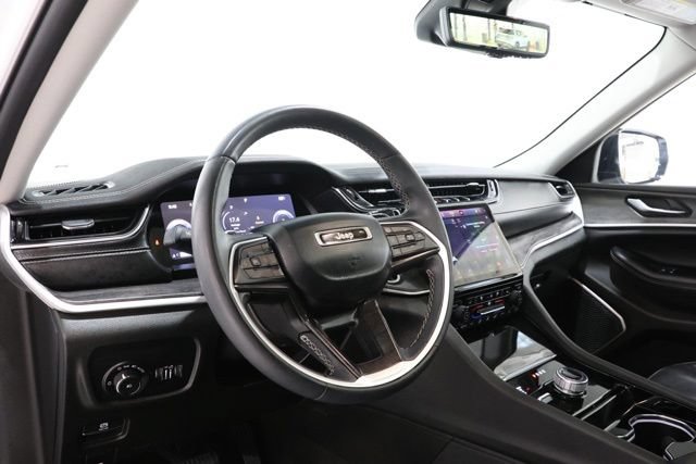 Used 2023 Jeep Grand Cherokee L Limited w/ Luxury Tech Group II AWD/4WD image 16