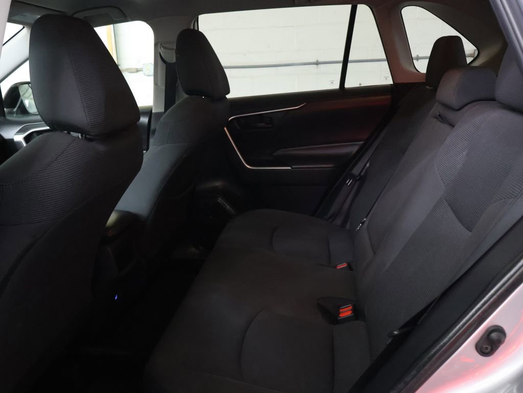 Used 2019 Toyota RAV4 LE FWD image 15