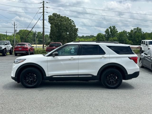 Used 2025 Ford Explorer Active AWD/4WD image 3