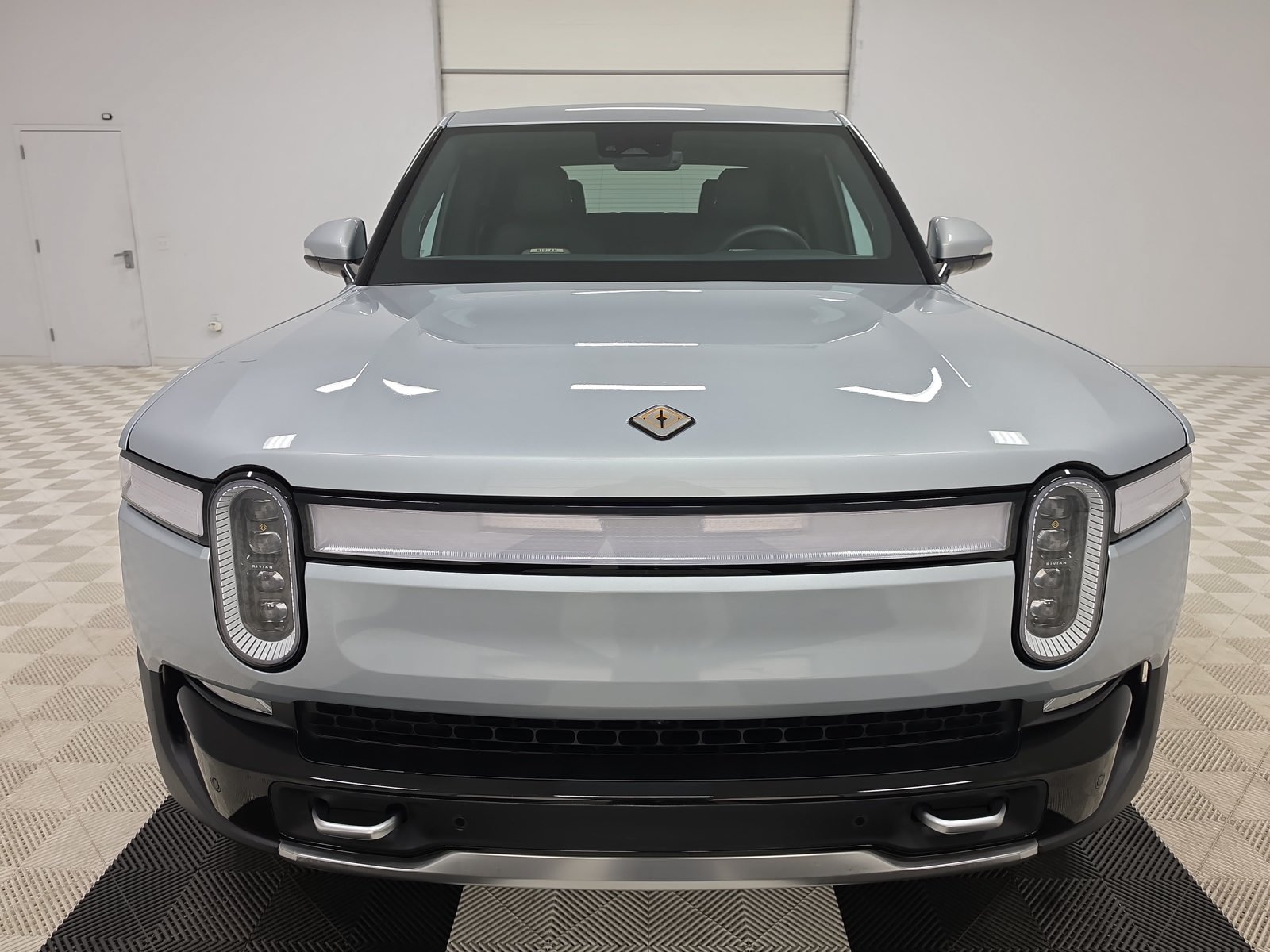 Used 2023 Rivian R1T Adventure Dual AWD/4WD image 8