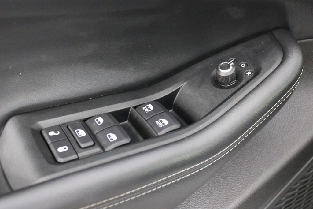 Used 2024 Jeep Grand Cherokee L Limited w/ Luxury Tech Group II image 20