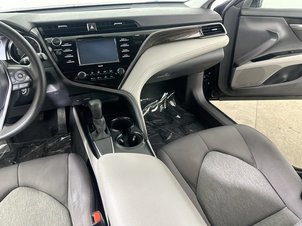 Used 2020 Toyota Camry LE FWD image 19