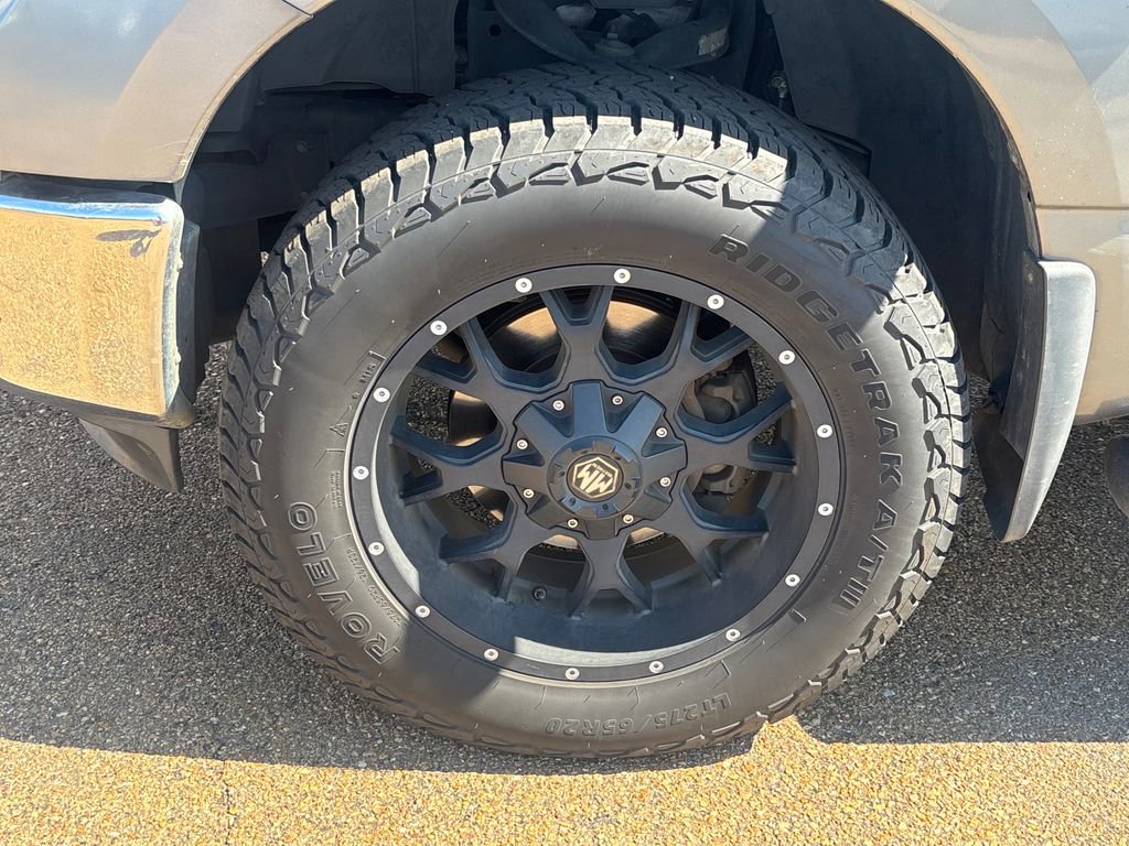 Used 2018 Nissan Titan SV w/ SV Convenience Package RWD image 24