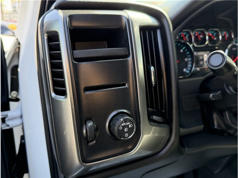 Used 2018 Chevrolet Silverado 1500 LT w/ Texas Edition RWD image 32