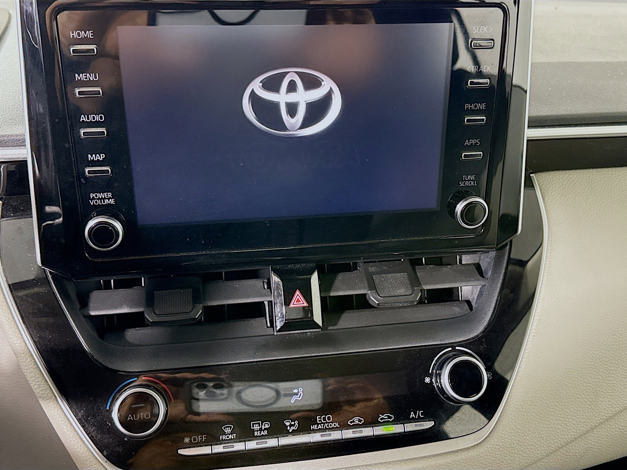 Used 2020 Toyota Corolla LE image 18