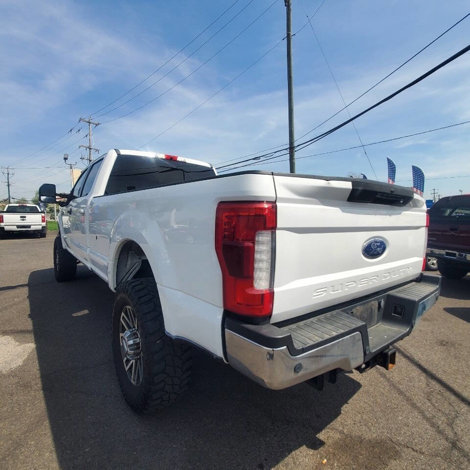Used 2019 Ford F350 Lariat w/ Lariat Ultimate Package image 3