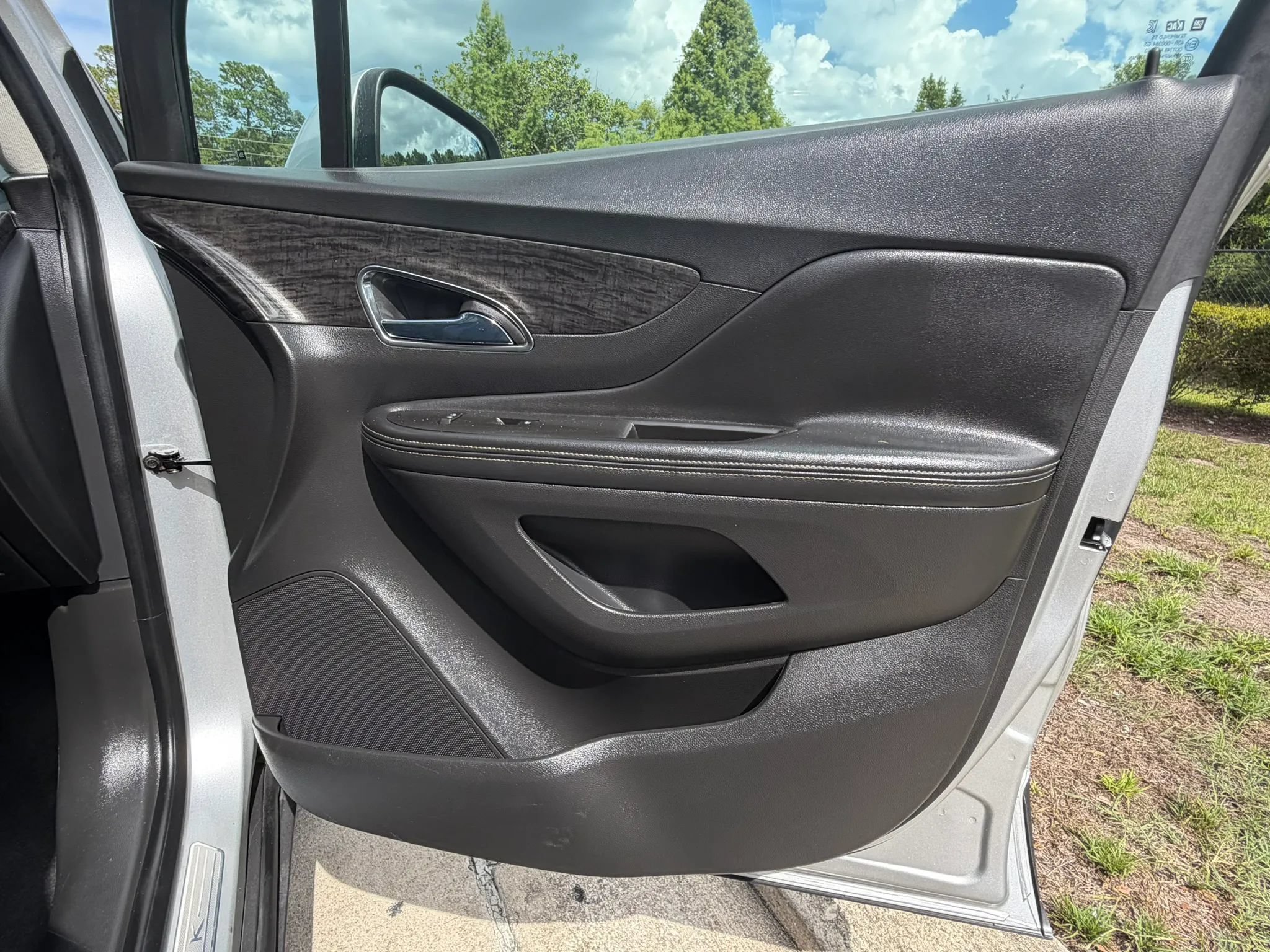 Used 2014 Buick Encore FWD image 28