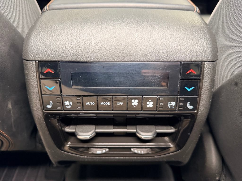 Used 2023 Jeep Grand Cherokee L Summit AWD/4WD image 16