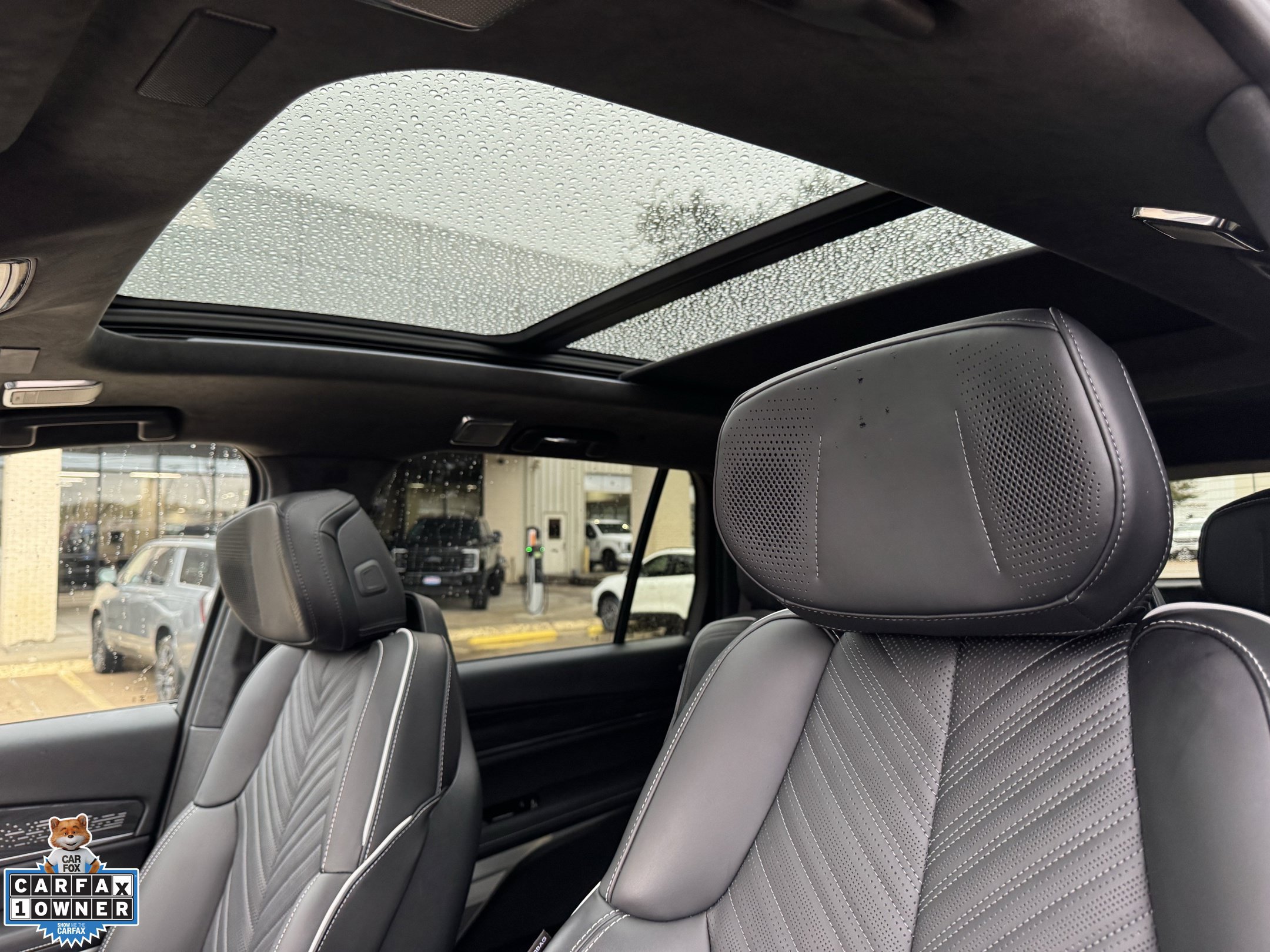 Used 2026 Cadillac Vistiq Platinum w/ LPO, Floor Liner Package AWD/4WD image 32