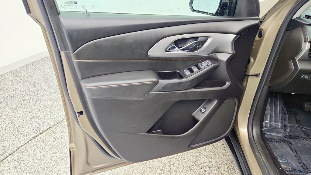 Used 2020 Chevrolet Traverse LT image 10