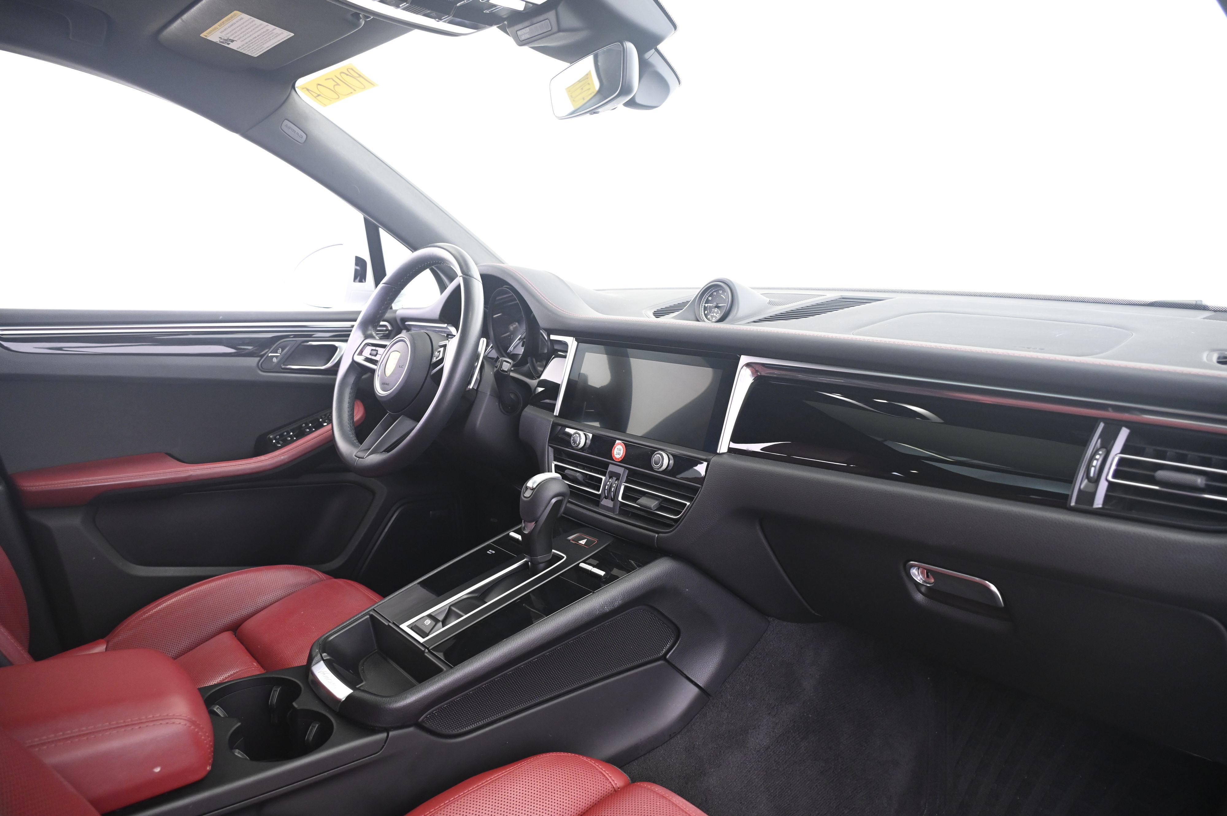 Certified 2022 Porsche Macan AWD/4WD image 22