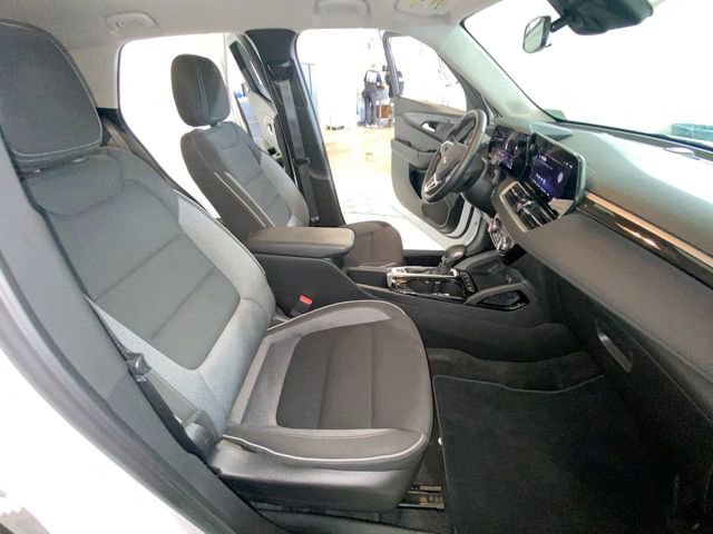 Used 2024 Chevrolet TrailBlazer LT w/ LT Cold Weather Package FWD image 37