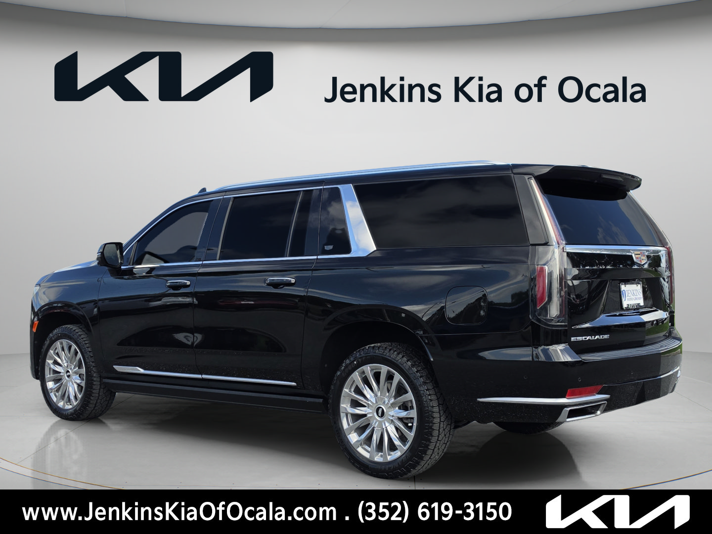 Used 2023 Cadillac Escalade ESV Premium Luxury w/ Performance Package AWD/4WD image 8