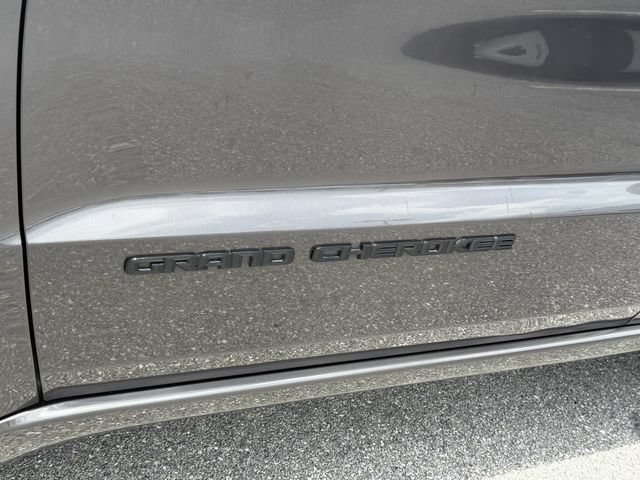 Used 2021 Jeep Grand Cherokee Laredo X AWD/4WD image 5