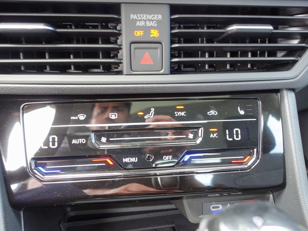 New 2026 Volkswagen Jetta SE FWD image 19