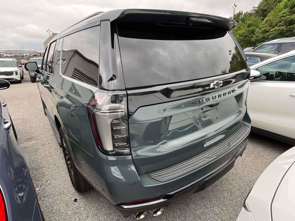 Used 2025 Chevrolet Suburban Z71 w/ Z71 Off-Road Package AWD/4WD image 3