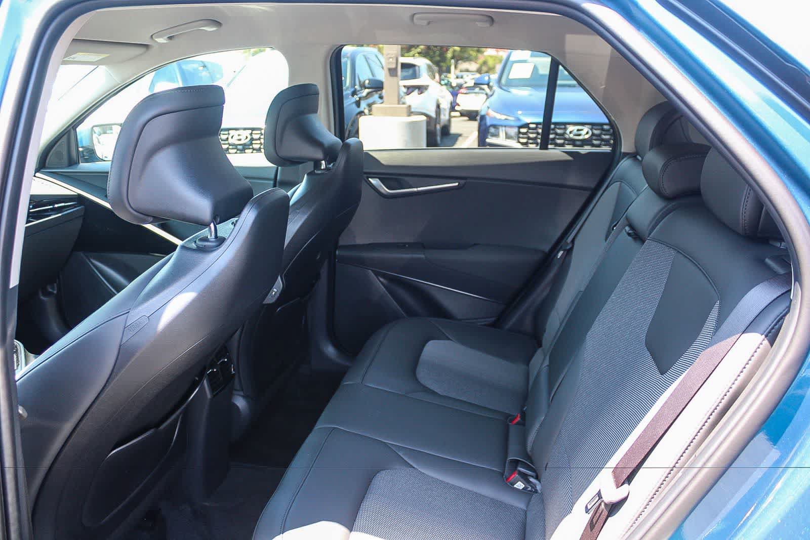 Used 2025 Kia Niro EX FWD image 23