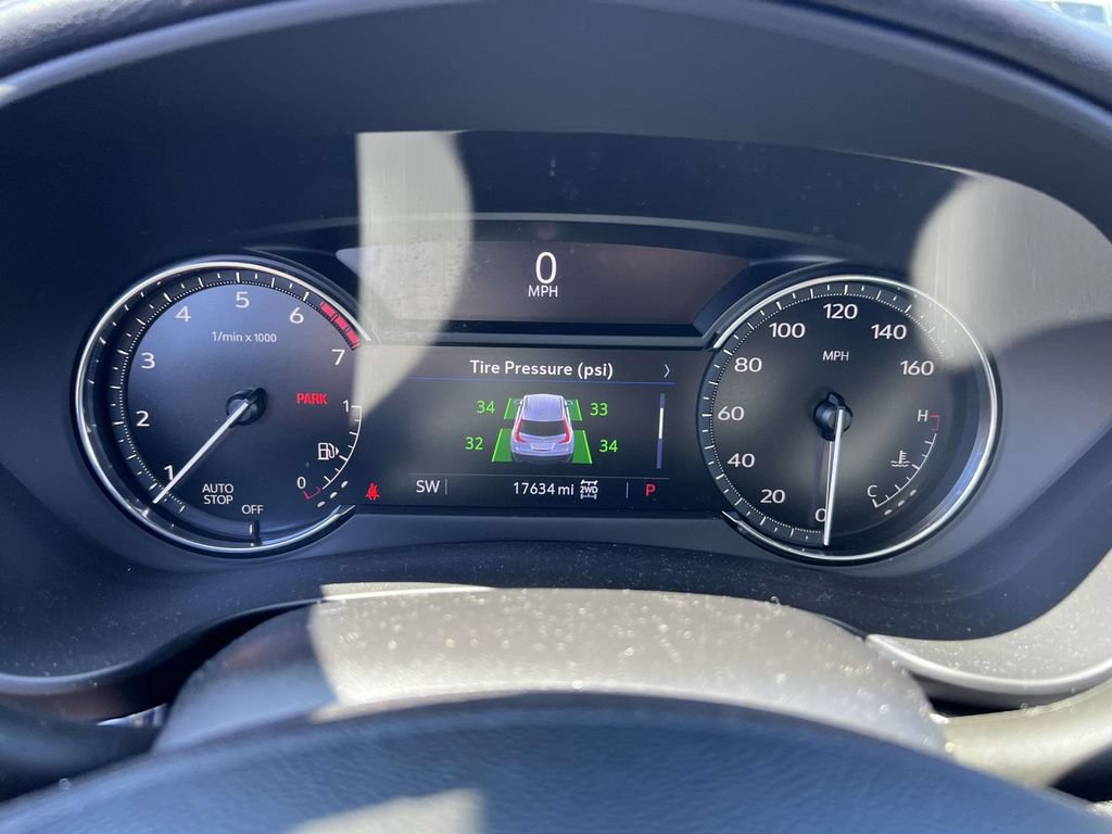 Used 2022 Cadillac XT4 Luxury w/ Cold Weather Package AWD/4WD image 28