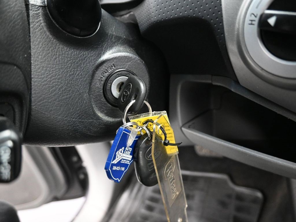 Used 2015 Toyota Tacoma Base image 19