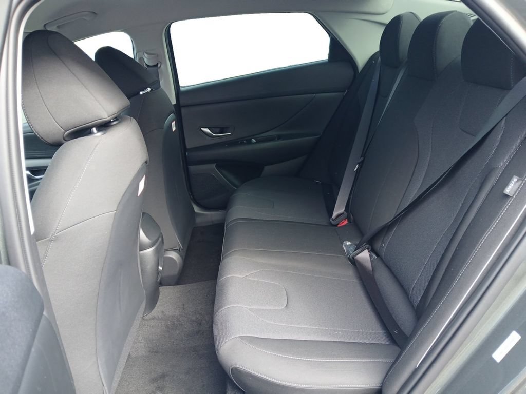 New 2026 Hyundai Elantra SE FWD image 13