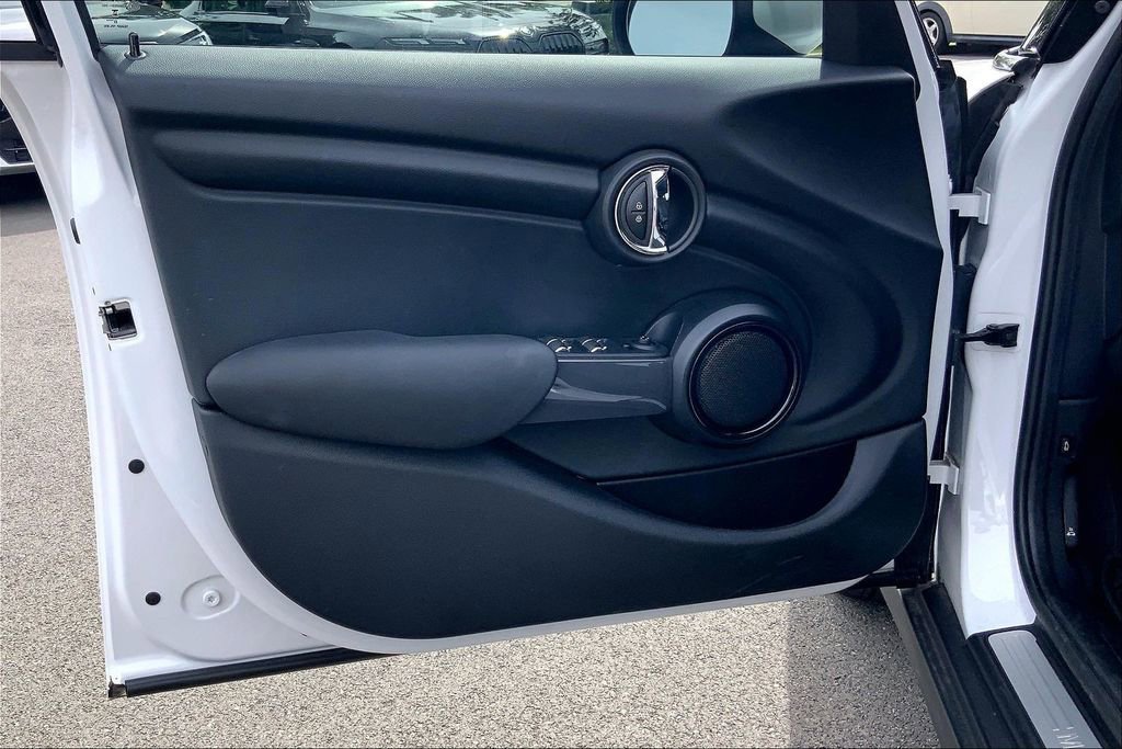 Certified 2024 MINI Cooper 4-Door Hardtop image 24