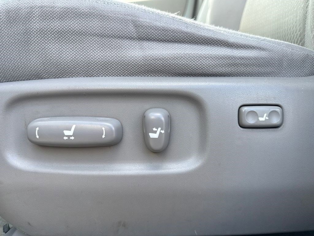 Used 2005 Toyota Highlander V6 image 23