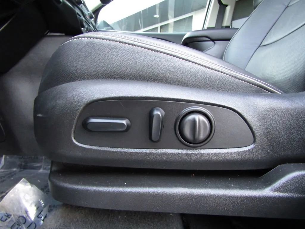 Used 2018 GMC Terrain Denali w/ Comfort Package image 34