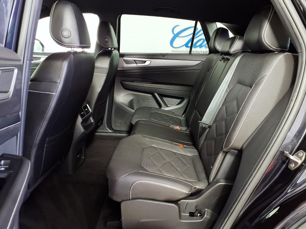 Used 2024 Volkswagen Atlas Cross Sport SE FWD image 8