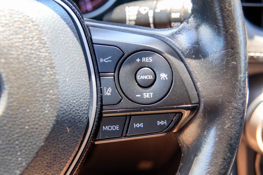 Used 2019 Toyota RAV4 Limited FWD image 16