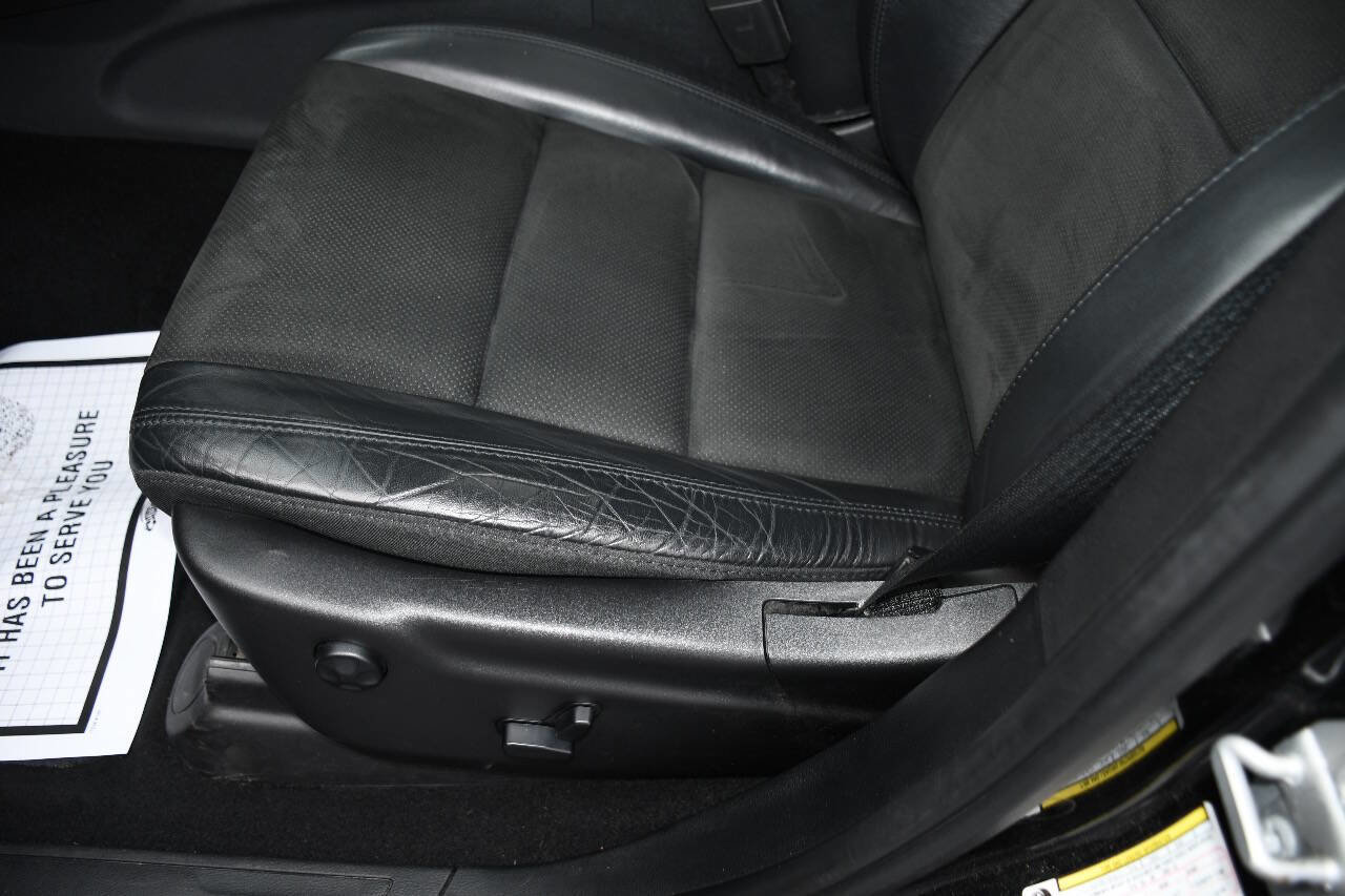 Used 2019 Jeep Grand Cherokee Altitude AWD/4WD image 13