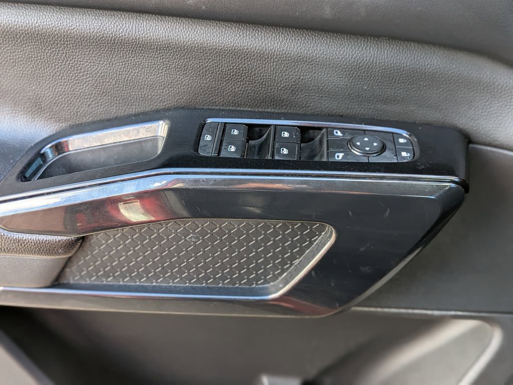 Used 2022 Nissan Pathfinder SV w/ SV Black Package image 22