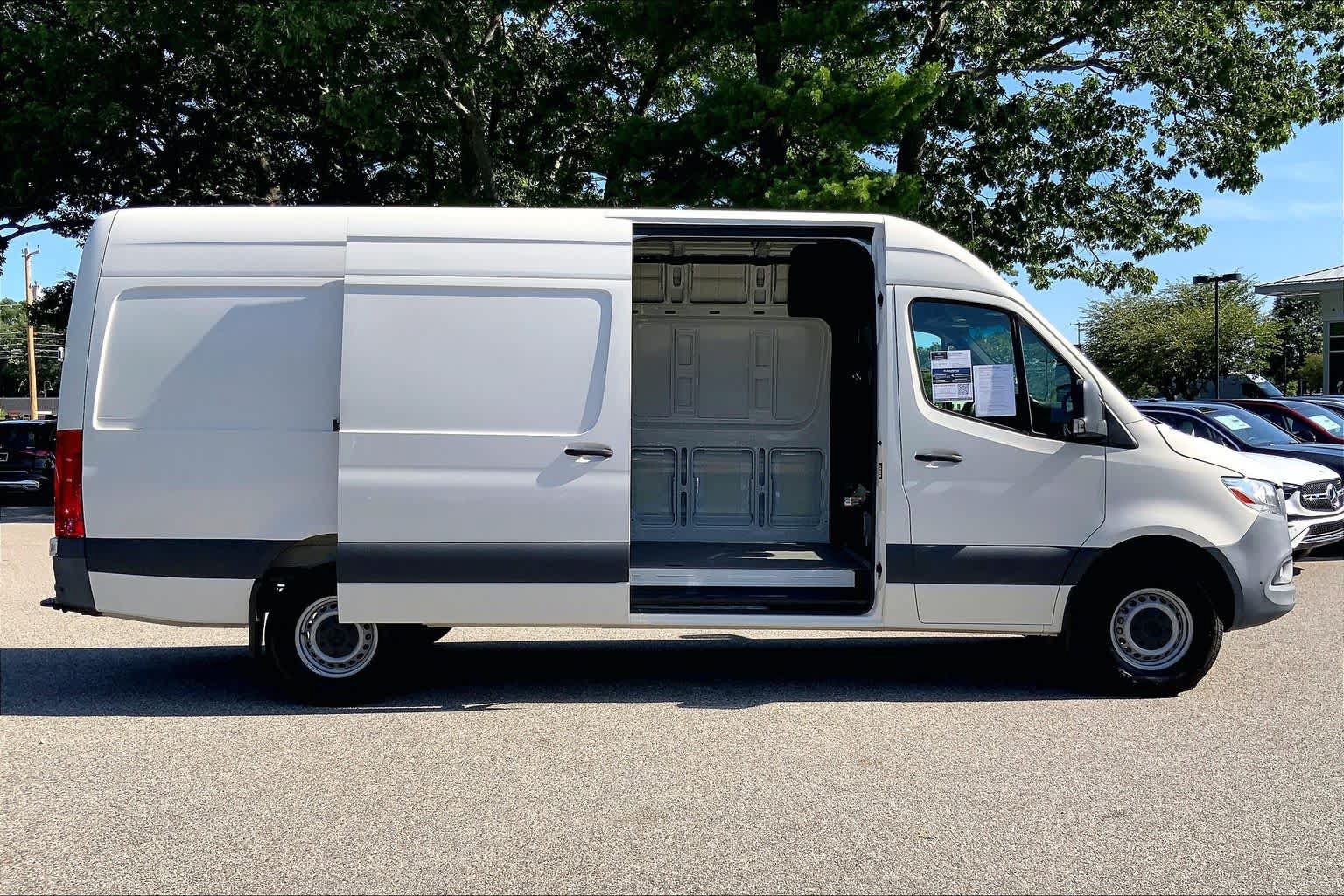 Used 2022 Mercedes-Benz Sprinter 2500 image 35