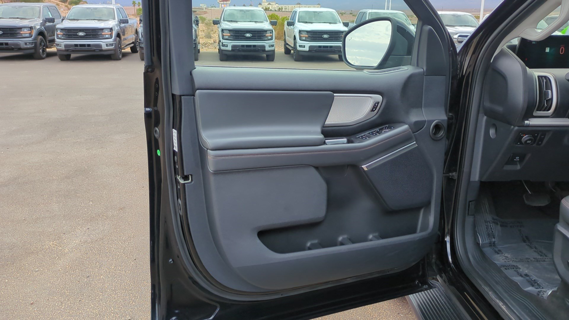Used 2025 Ford Expedition Active AWD/4WD image 11