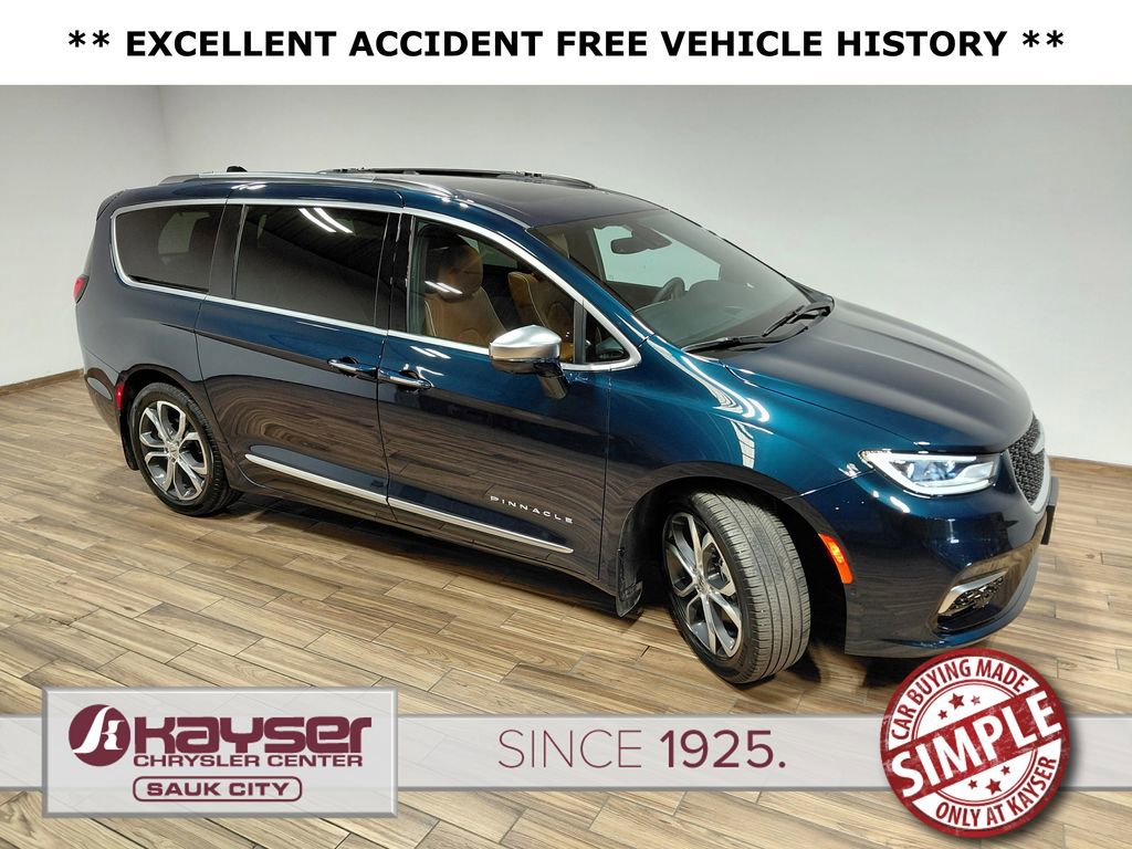 Used 2024 Chrysler Pacifica Pinnacle w/ Trailer Tow Group FWD image 24
