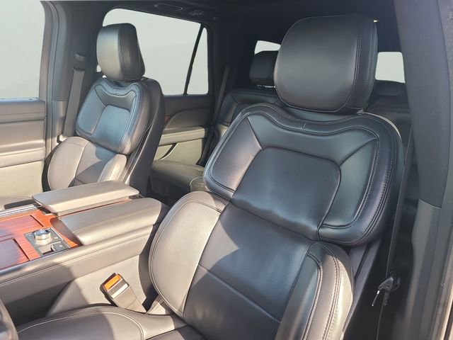Used 2024 Lincoln Navigator Premiere AWD/4WD image 25
