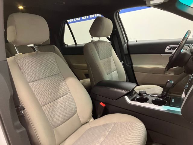 Used 2014 Ford Explorer XLT w/ Equipment Group 201A AWD/4WD image 46