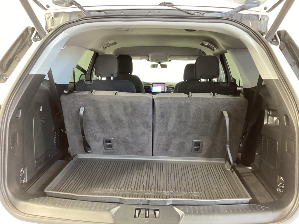 Used 2023 Ford Explorer XLT AWD/4WD image 33