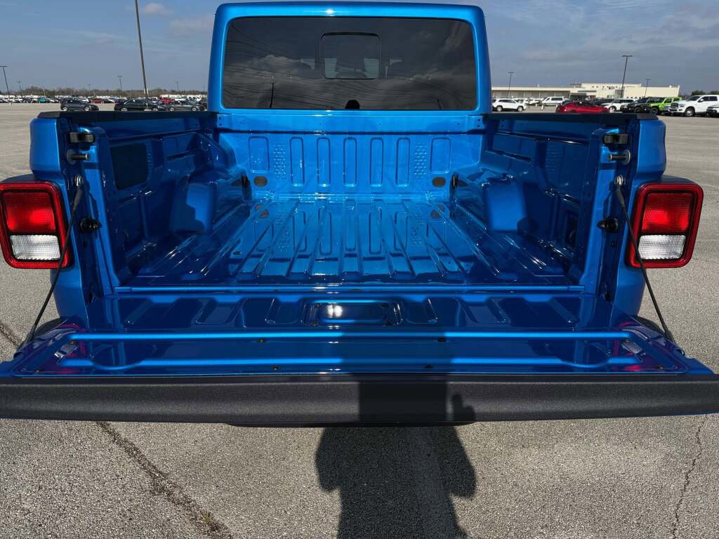 New 2026 Jeep Gladiator Sport image 19