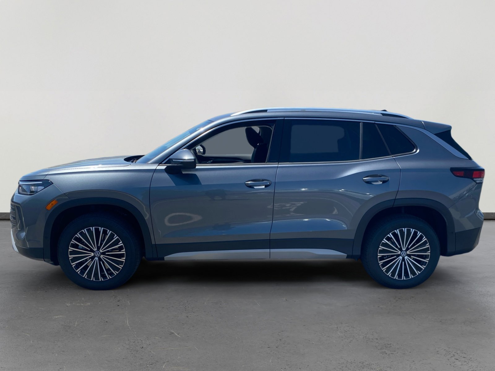 New 2025 Volkswagen Tiguan S image 2