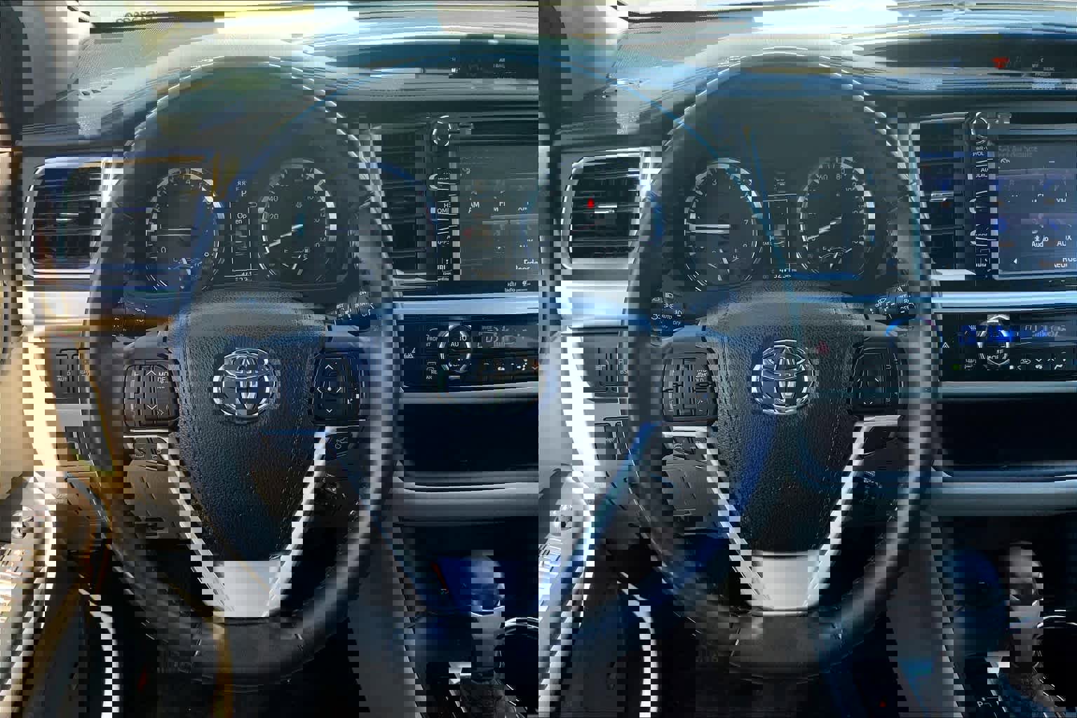 Used 2015 Toyota Highlander Limited w/ Driver Technology Package image 6