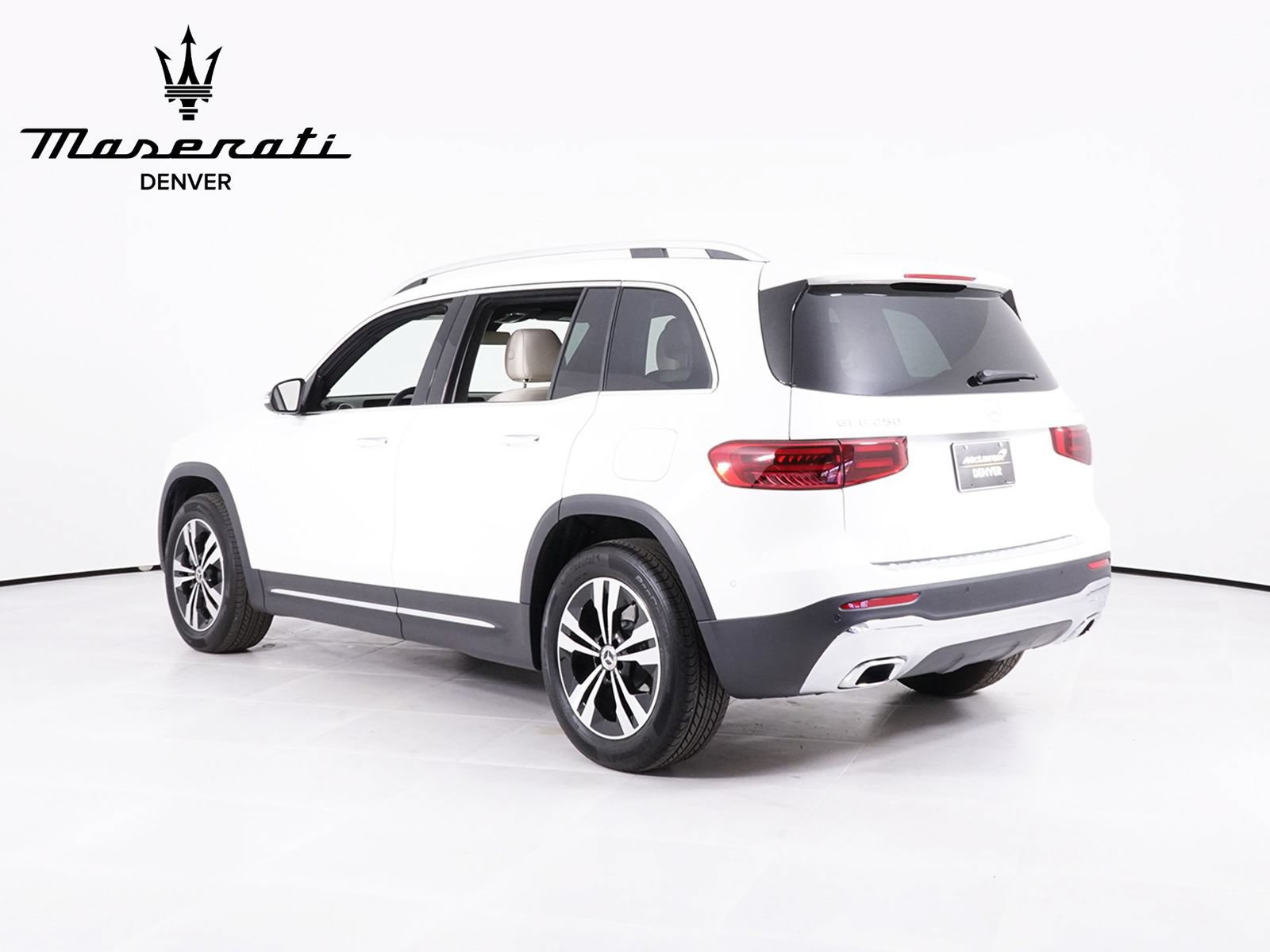 Used 2025 Mercedes-Benz GLB 250 4MATIC image 3