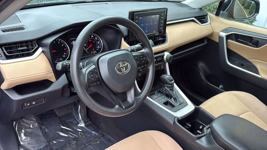 Used 2022 Toyota RAV4 LE image 14